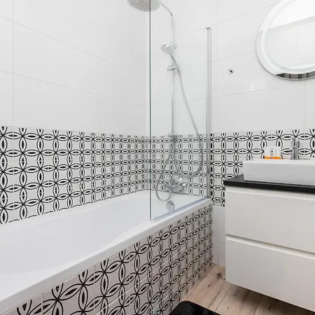 Solvo With Balcony & Parking Przymorze By Renters Apartment