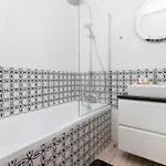 Solvo With Balcony & Parking Przymorze By Renters アパート